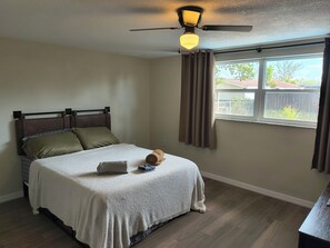 Room - Wonderful 1-bedroom Guest Apartment in mid-centurymodern house in Port Richey (Port Richey)