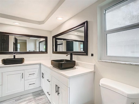 Towels, soap, toilet paper. Wonderful 1 Bedroom + Living Rm Apt in mid-century modern house in Port Richey.