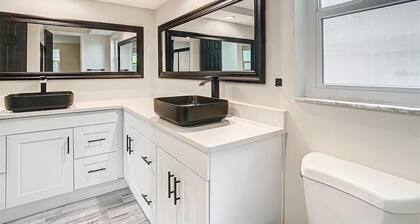 Wonderful 1-bedroom Guest Apartment in mid-centurymodern house in Port Richey
