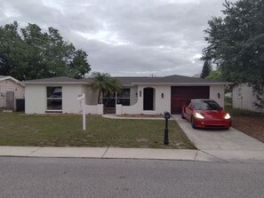 Exterior - Wonderful 1-bedroom Guest Apartment in mid-centurymodern house in Port Richey (Port Richey)