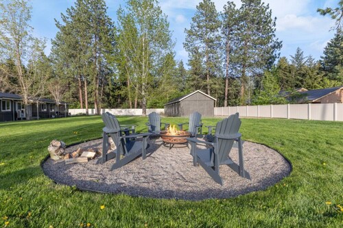 Family-Friendly Apt Near Glacier w/ Pickleball
