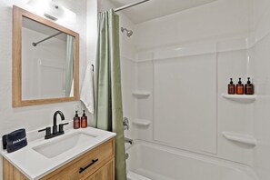 Hair dryer - Family-Friendly Apt Near Glacier w/ Pickleball (Columbia Falls)