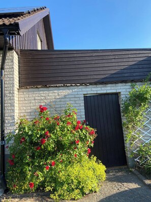 Exterior detail - Room-cozy Studio With Private Entrance a (Halmstad)