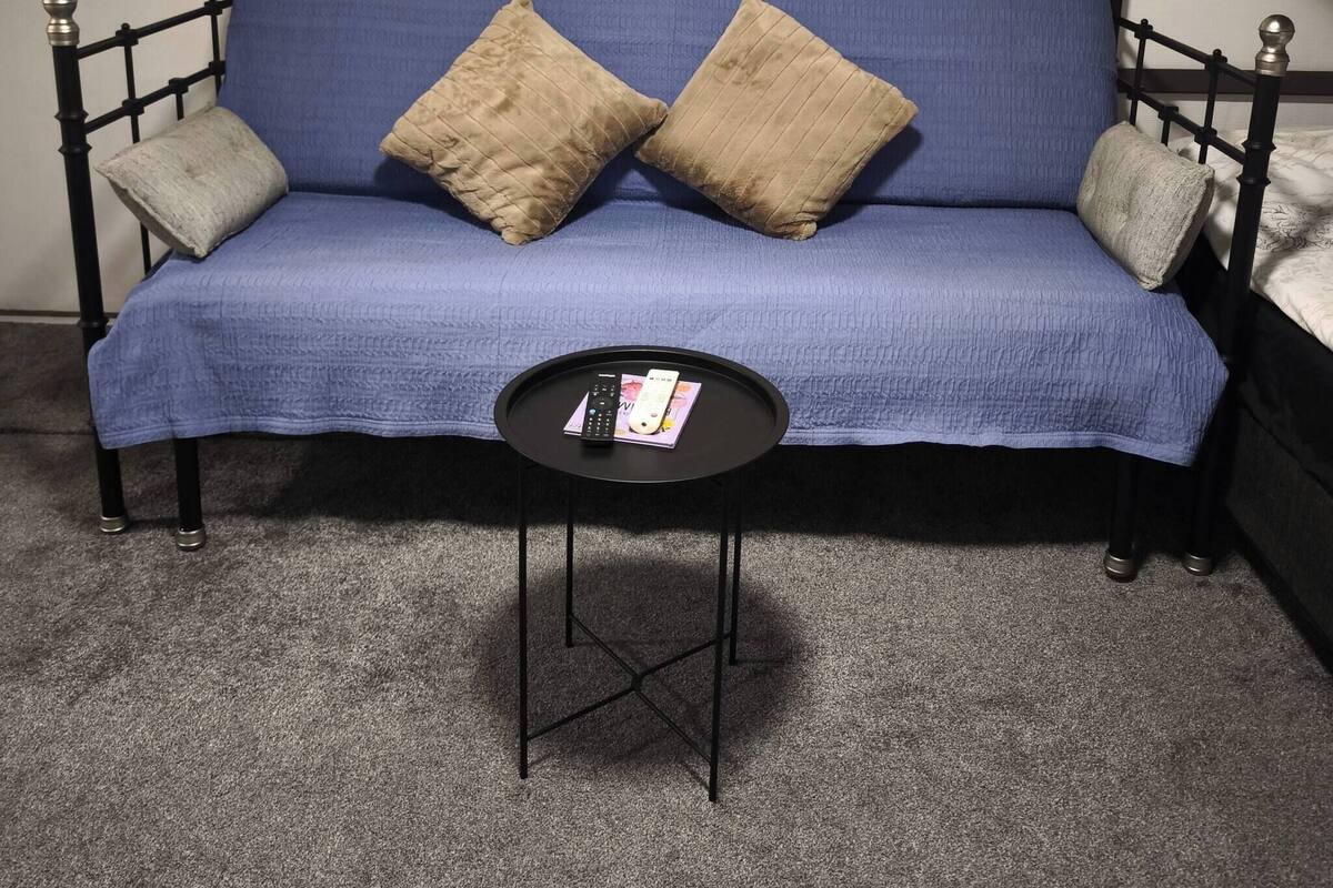 Room, 1 Bedroom | Living room