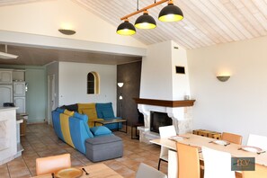 Dining - Vrbo Property (Saint-Paul-en-Pareds)