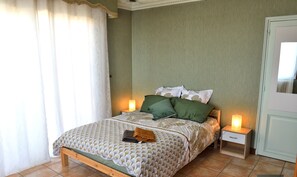 6 bedrooms, iron/ironing board, travel cot, free WiFi - Maison au calme 14km du puy du fou - 6chambres - 3SDB - extérieur - Linge inclus (Saint-Paul-en-Pareds)