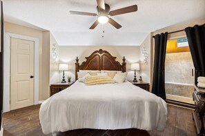 2 bedrooms, desk, iron/ironing board, free WiFi - Bootleggers Villa | Hot Tub • Mtn Views • Pet (Gatlinburg)