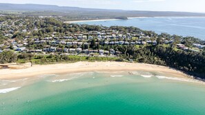 Beach nearby - Surfers Lookout - Classic Beach Bungalow (Mollymook Beach)