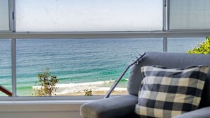 Interior - Surfers Lookout - Classic Beach Bungalow (Mollymook Beach)