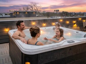 Outdoor spa tub - Rooftop Nights in Nashville - 3BR - Office (Nashville)