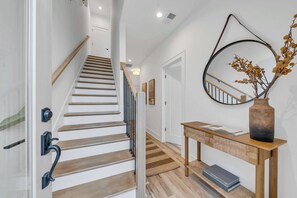 Interior - Rooftop Nights in Nashville - 3BR - Office (Nashville)