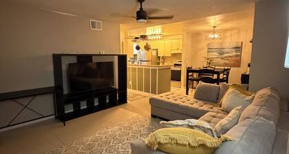 Modern 2BR/2BA Orlando Condo/10 minutes to Universal/30 minutes Disney