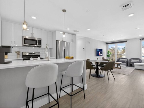 Spacious 3BR / 2BA | Parking