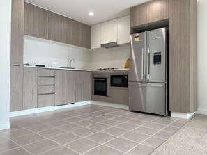 Private kitchen - River Walks and CIty Views ! (Hamilton)