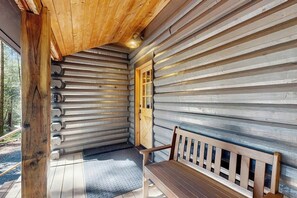 Terrace/patio - Forest cabin with large deck in private setting - close to beaches and town (Gualala)