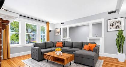 Allston 5BR | Sleeps 12 + Dedicated Parking