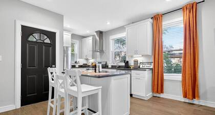 Fort Hill 3BR for 10 | 2 Full Baths