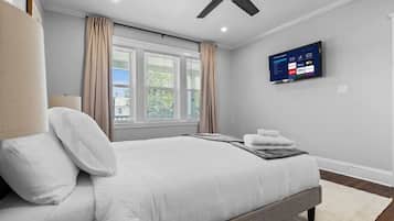 3 bedrooms, desk, iron/ironing board, travel crib