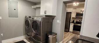 Relaxing Cozy White House Near Northtown Mall