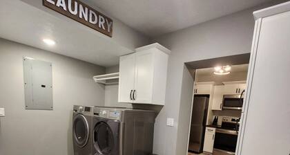 Relaxing Cozy White House Near Northtown Mall