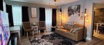Relaxing Cozy White House Near Northtown Mall