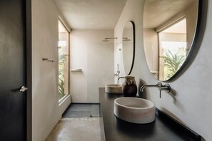 Hair dryer, towels, soap, toilet paper - Villa Ka'an Pura Selva luxury and nature near the beach (Tulum)