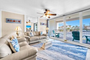 TV - Shoreline Towers 3023 -seasonal beach service pool-near beach (Destin)