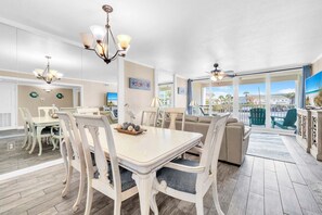 Dining - Shoreline Towers 3023 -seasonal beach service pool-near beach (Destin)
