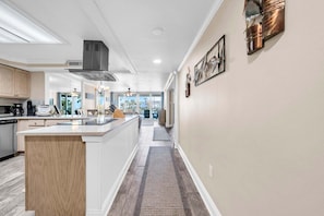 Fridge, microwave, oven, stovetop - Shoreline Towers 3023 -seasonal beach service pool-near beach (Destin)