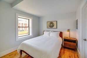 1 chambre, bureau, accès Internet, draps fournis