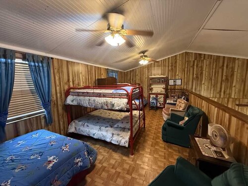 Cherry Creek Cabin Near Concan