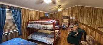 Cherry Creek Cabin Near Concan