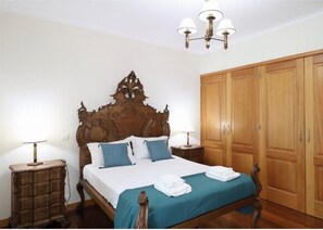 WiFi, bed sheets - Spacious Villa | 6 En-Suite & Pool (Braga)