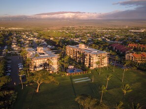 Exterior - 🌅 Maui Magic! Panoramic Beachfront Stay! Ocean Views, Pool, Hot Tub, Sleeps 8🌊 (Kihei)