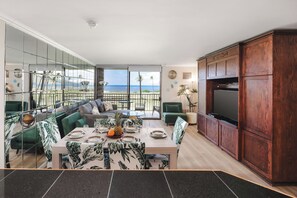 Dining - 🌅 Maui Magic! Panoramic Beachfront Stay! Ocean Views, Pool, Hot Tub, Sleeps 8🌊 (Kihei)