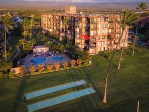 A multi-story hotel with a swimming pool, a tennis court, and a shuffleboard court. - 🌅 Maui Magic! Panoramic Beachfront Stay! Ocean Views, Pool, Hot Tub, Sleeps 8🌊 (Kihei)