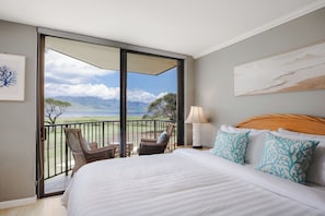 2 bedrooms, iron/ironing board, free WiFi, bed sheets - 🌅 Maui Magic! Panoramic Beachfront Stay! Ocean Views, Pool, Hot Tub, Sleeps 8🌊 (Kihei)