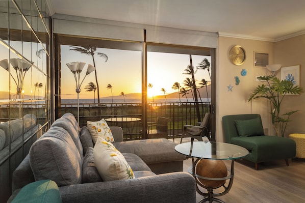 Smart TV - 🌅 Maui Magic! Panoramic Beachfront Stay! Ocean Views, Pool, Hot Tub, Sleeps 8🌊 (Kihei)