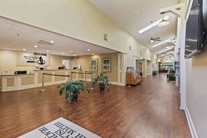 Lobby - Top Floor Villa | Walk to Beach | Pool & Tennis (Hilton Head Island)