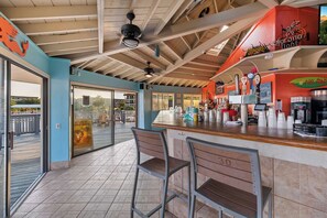 Bar (on property) - Top Floor Villa | Walk to Beach | Pool & Tennis (Hilton Head Island)