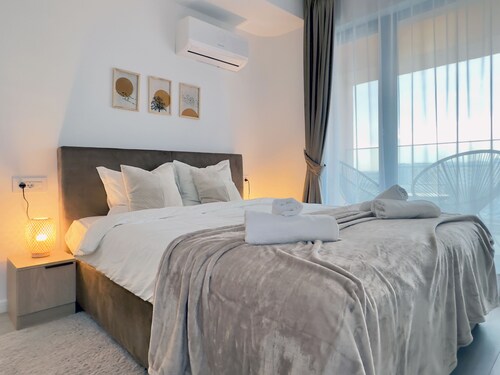 Carol Park Penthouse by Sarmis Living