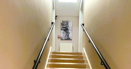 Chic Westport Studio with Murphy Bed, near Restaurants, Pubs and The Greenway