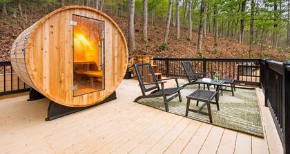 Ultimate 7BR Getaway. Sleep 20.Pickleball, Golf Sim, Arcade, Theatre, Sauna, Spa