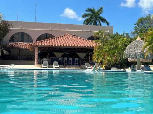 Coronado Luxury Club & Suites
with golf for 2