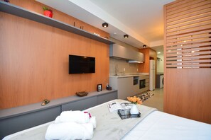 Apartemen | Tirai kedap cahaya, setrika/meja setrika, dan Wi-Fi gratis