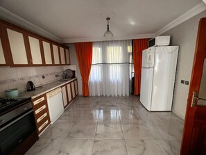Private kitchen - PRİVATE POOL 3+1 LOVELY PLACE BY SEA SİDE (Alanya)