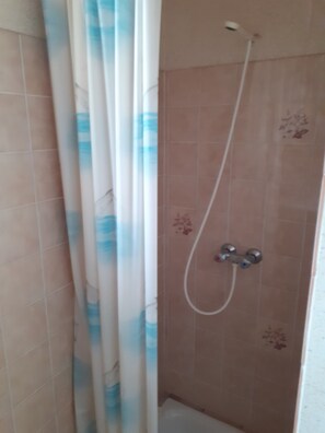 Bathroom - Vrbo Property (La Barre-de-Monts)