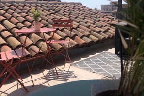 Outdoor dining - Narcissus Boutique Apartment - Room 6 (Acireale)