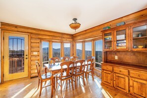 Dining - 6-Bed Cabin Near Williams & Grand Canyon (Williams)