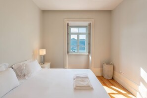 Room - 203 - Douro Harbor with Balcony (Porto)